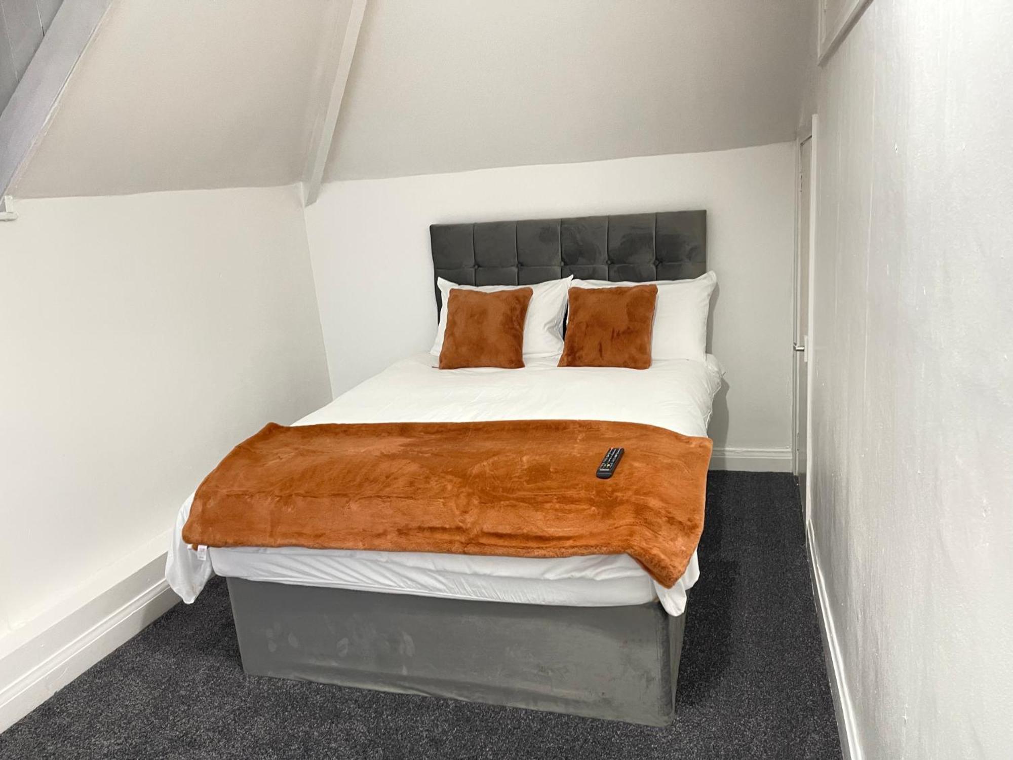 Hometel Digs Hidden Gem Large Comfy Home Can Sleep 15 Braunstone Town Exterior foto